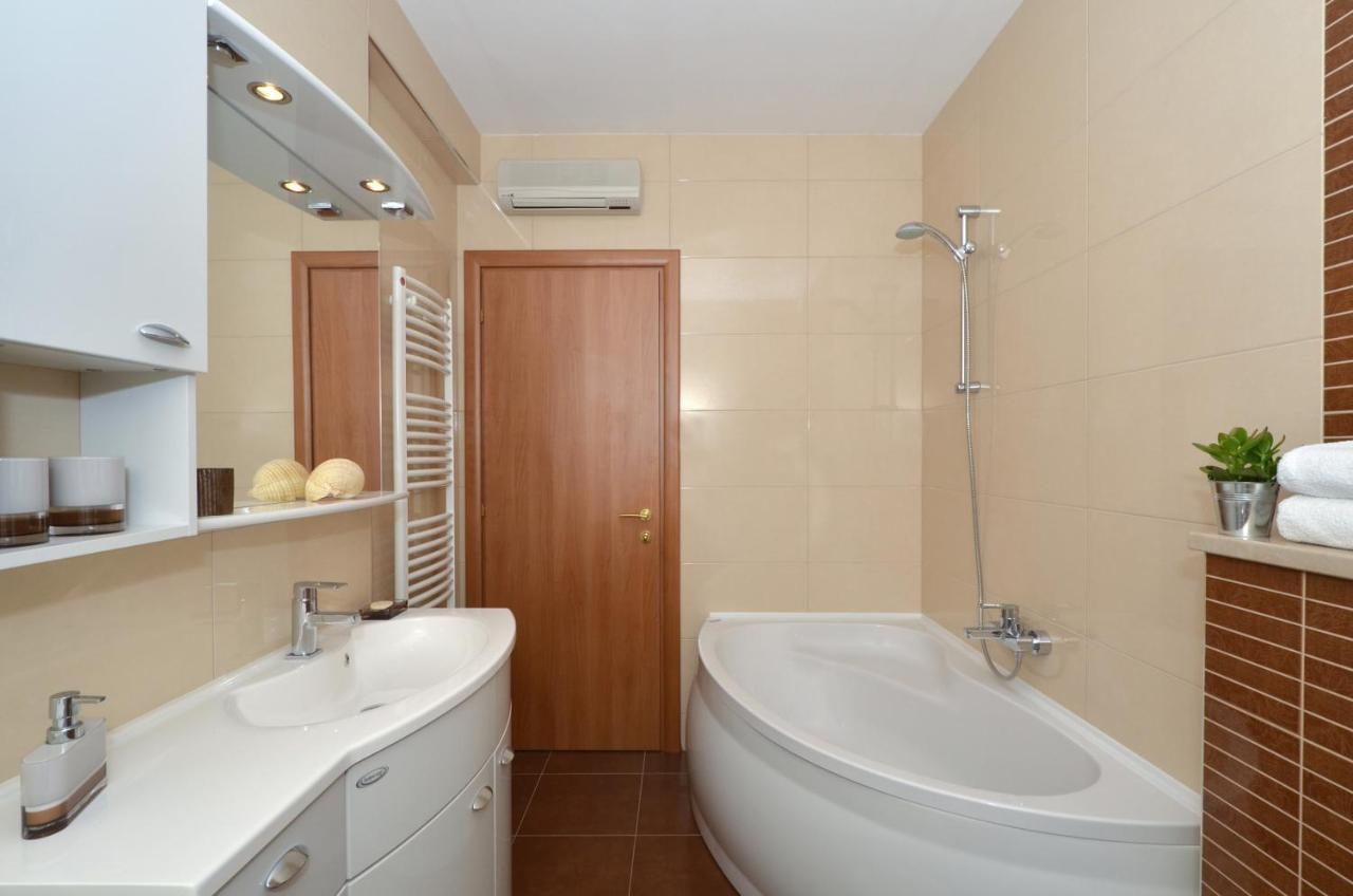 Apartmani Adela Solin Exterior photo
